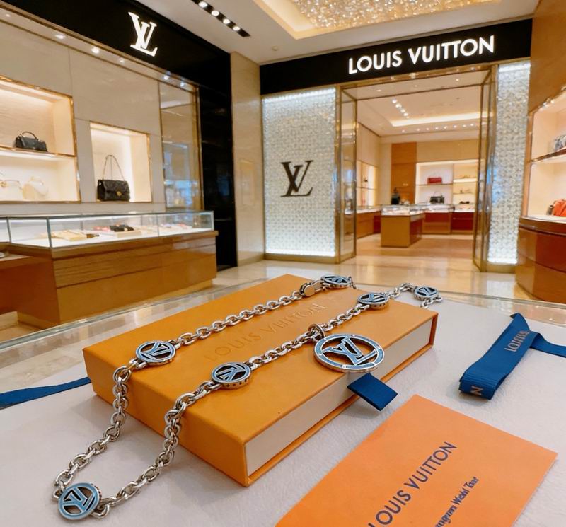 LV Necklace 05yxs140 (2)