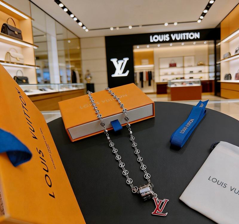 LV Necklace 05yxs149 (2)