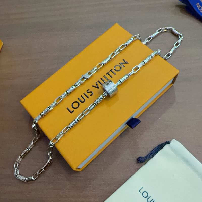 LV Necklace 05yxs156 (5)