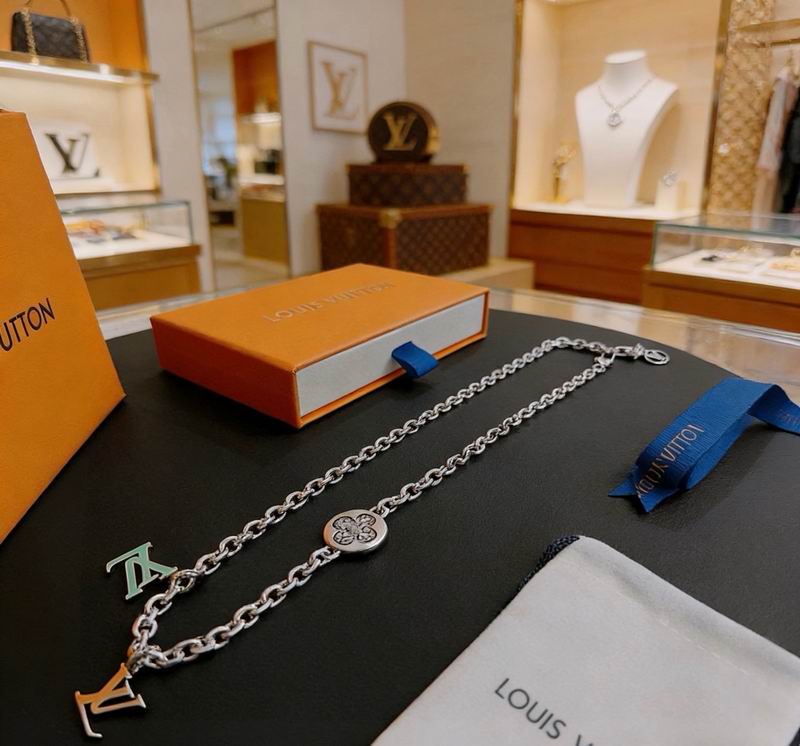 LV Necklace 05yxs172 (3)