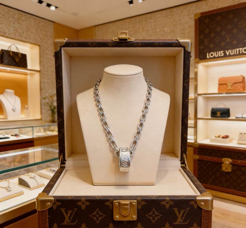 LV Necklace 05yxs174 (2)