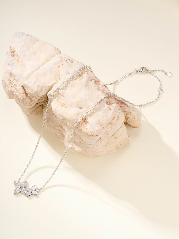 LV Necklace 05yxs176 (4)