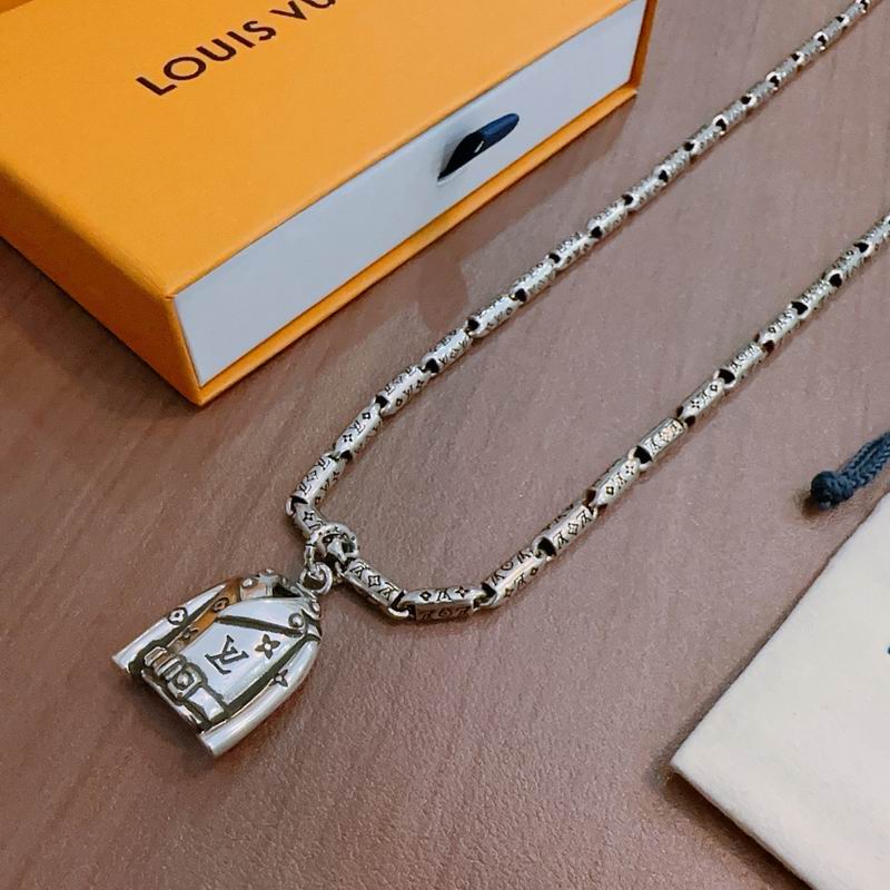 LV Necklace 05yxs195 (4)