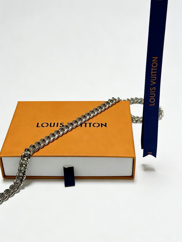 LV Necklace 05yxs204 (4)