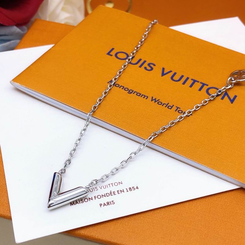 LV Necklace 05yxs209 (2)