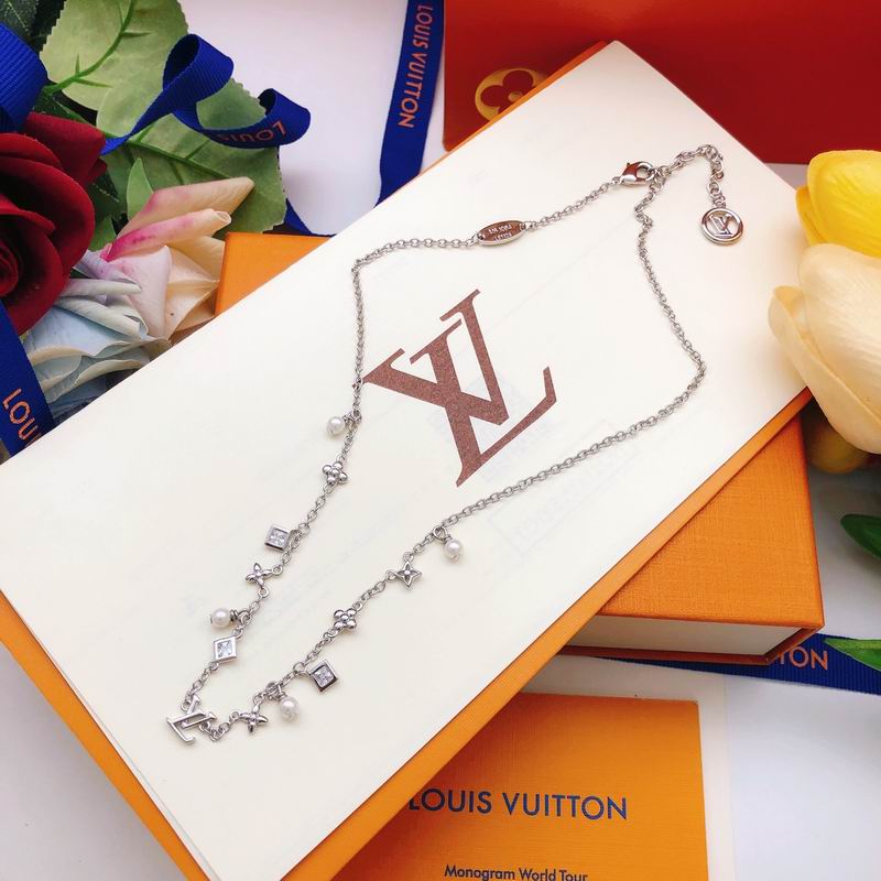 LV Necklace 05yxs75 (3)