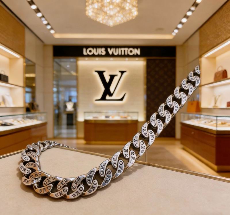LV Necklace 05yxs79 (2)