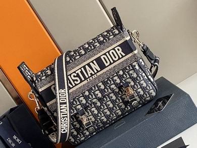 camp M9021 small 23X15X8cm big 28X24X12cm WP