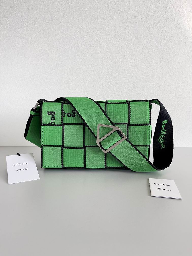 Bottega Veneta webbing 680513 25x15x5cm CN3色
