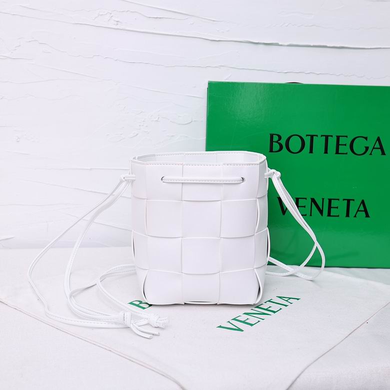 8686 18X14X14cm YG 2