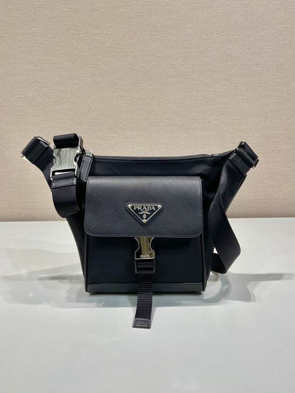 Prada 2VH160 Re-Nylon 16x20x2.5cm AP