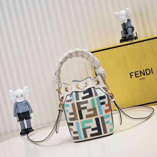 Fendi 2305 ww2色