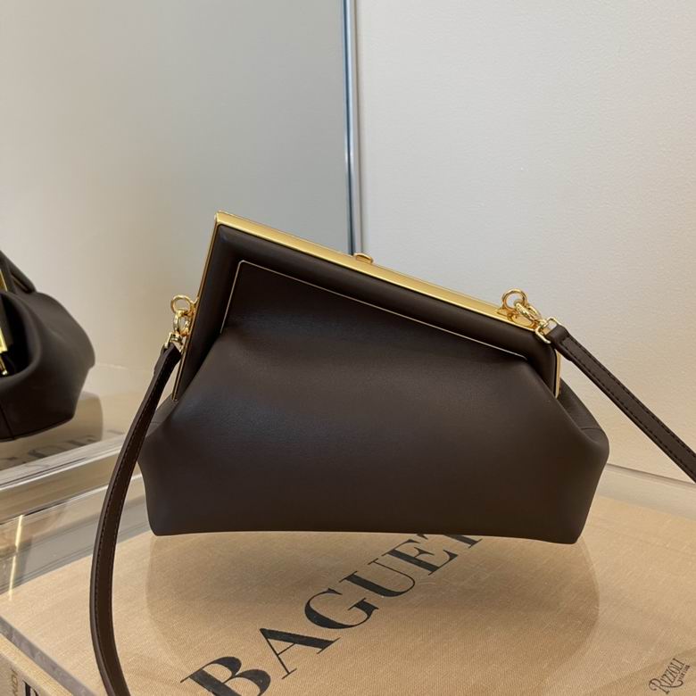 First 大32.5X15X23.5 小26X9.5X18Cm ad