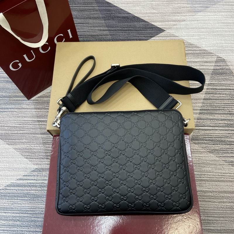 850214 31x24.5x3.5cm MP