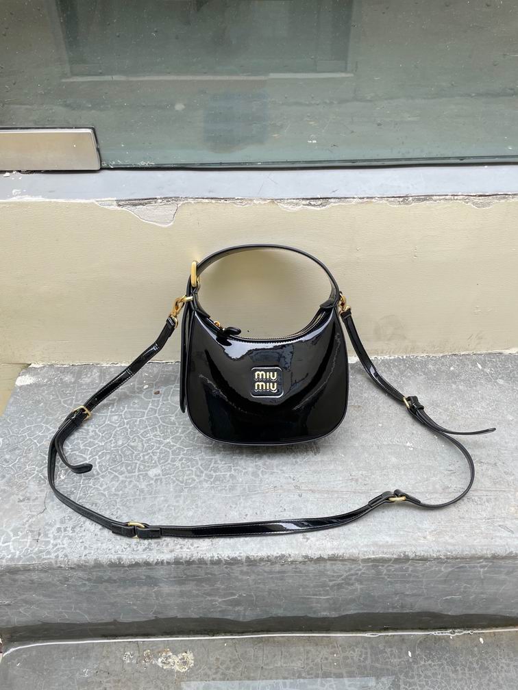 Miumiu 616006 20x17x6cm zy