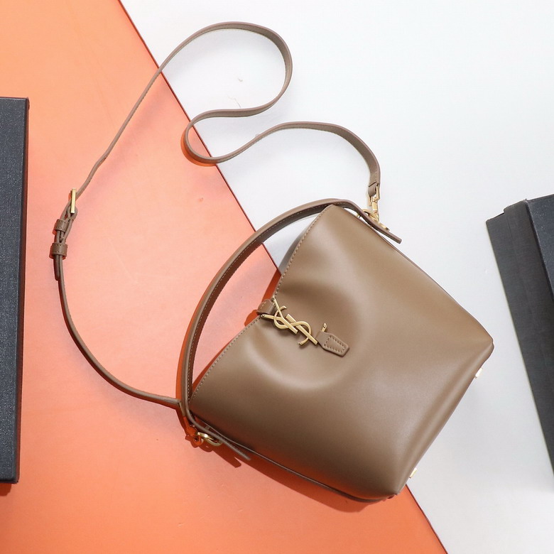 YSL 749036 17x20x13cm 8D5