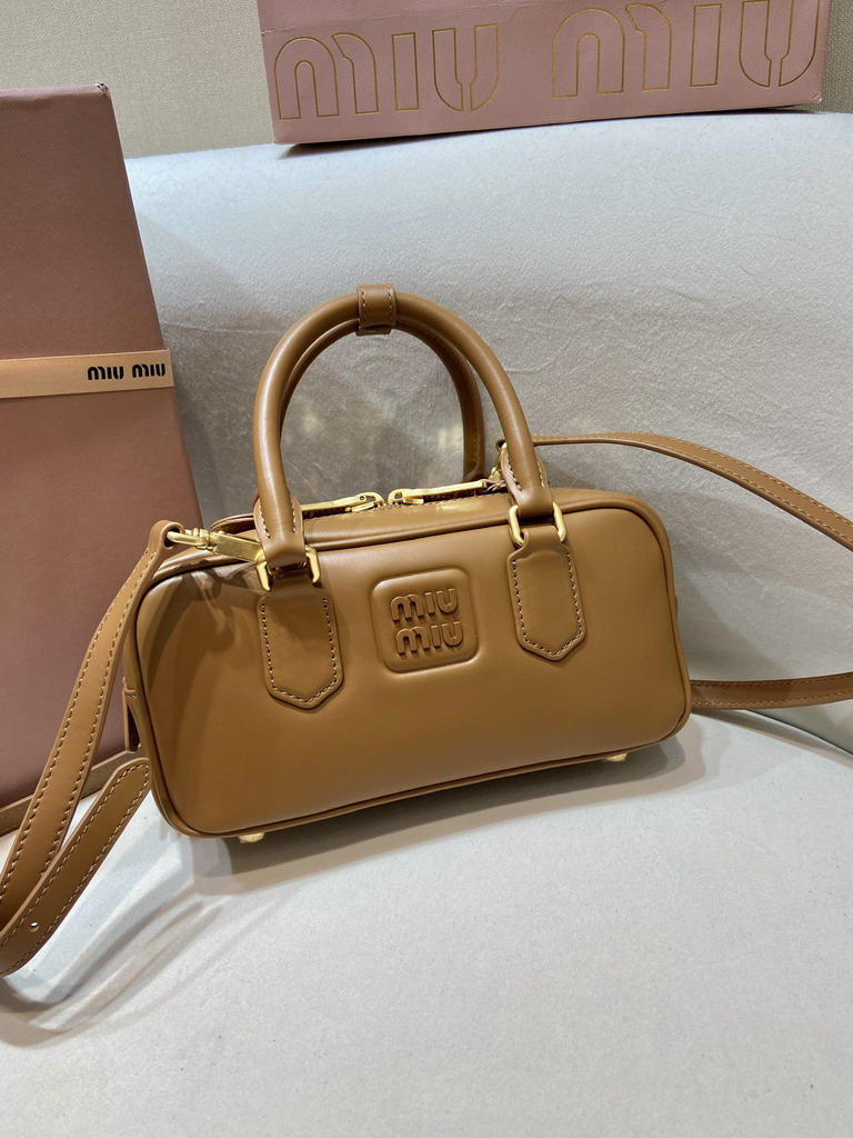 Miu 5BB142 22x10.5x7.5cm AP1