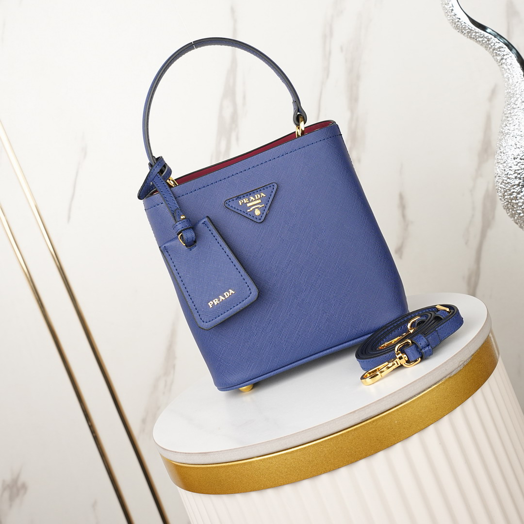 Prada 23x23x13cm jj2