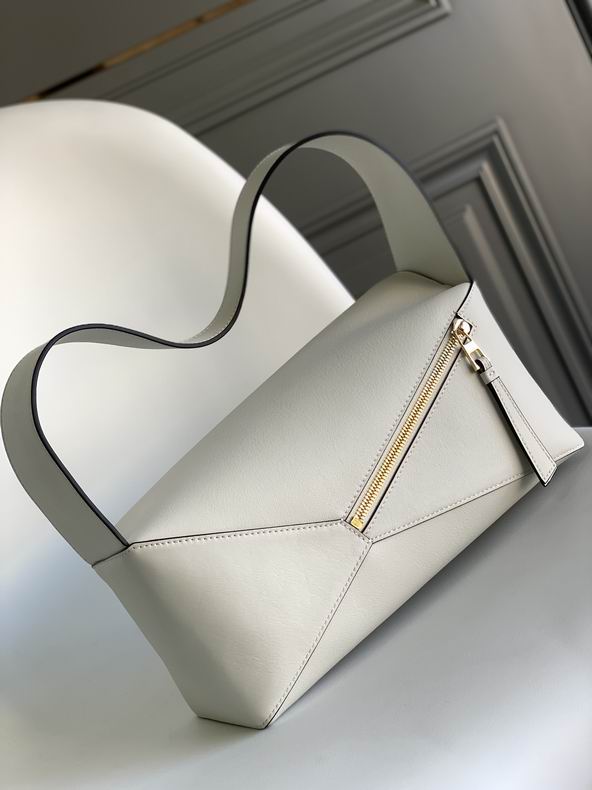 Loewe 060688 28.7x10.7x5.5cm ss1