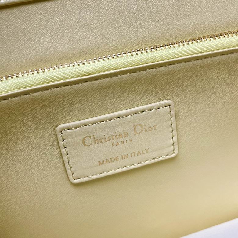 0605 24X14X7.5cm WO 4色 17