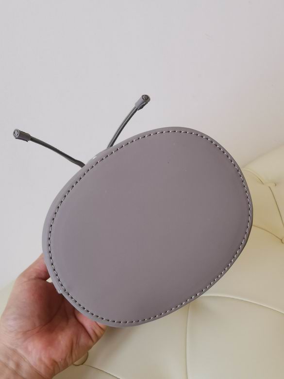 1822 19X13.5X9cm TB 4