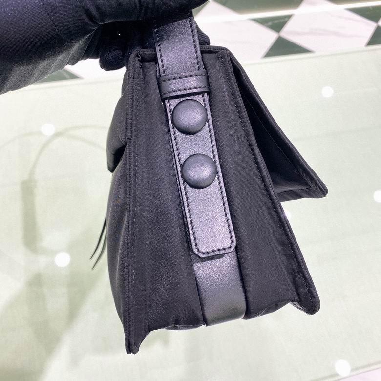 1BD313 23X16X11cm DN 4色 29