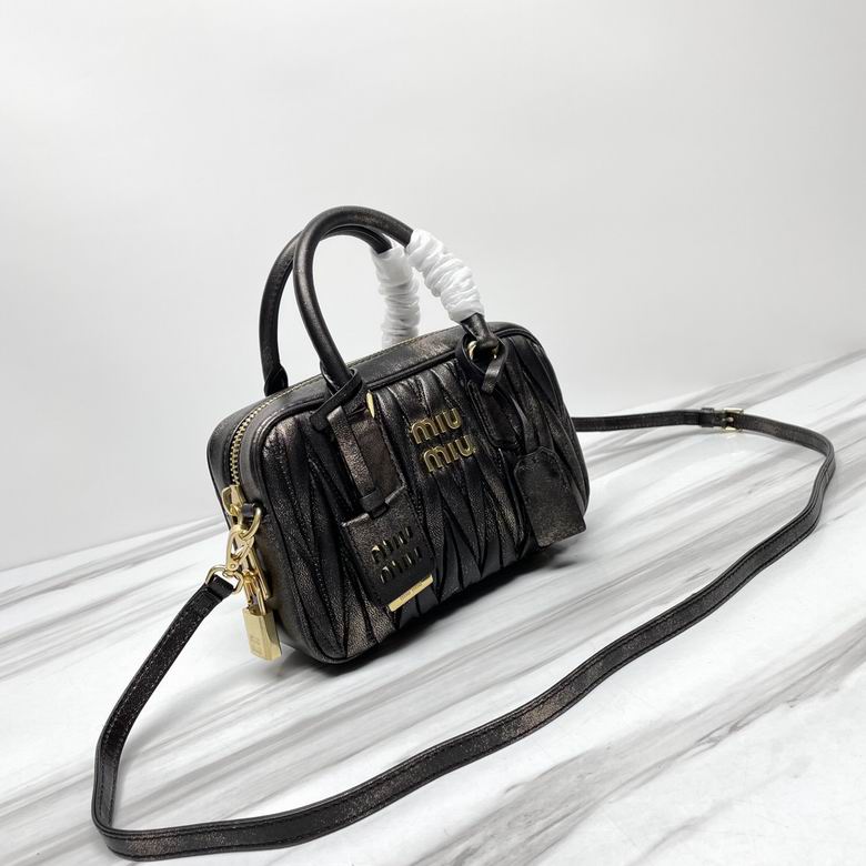 5BB123 19X13X6cm H 4