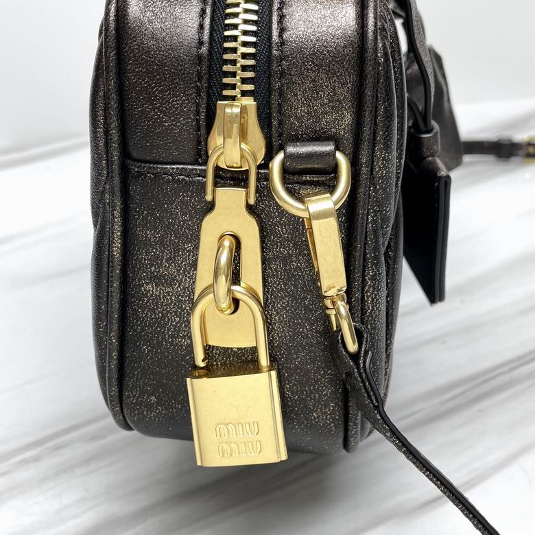 5BB123 19X13X6cm H 5