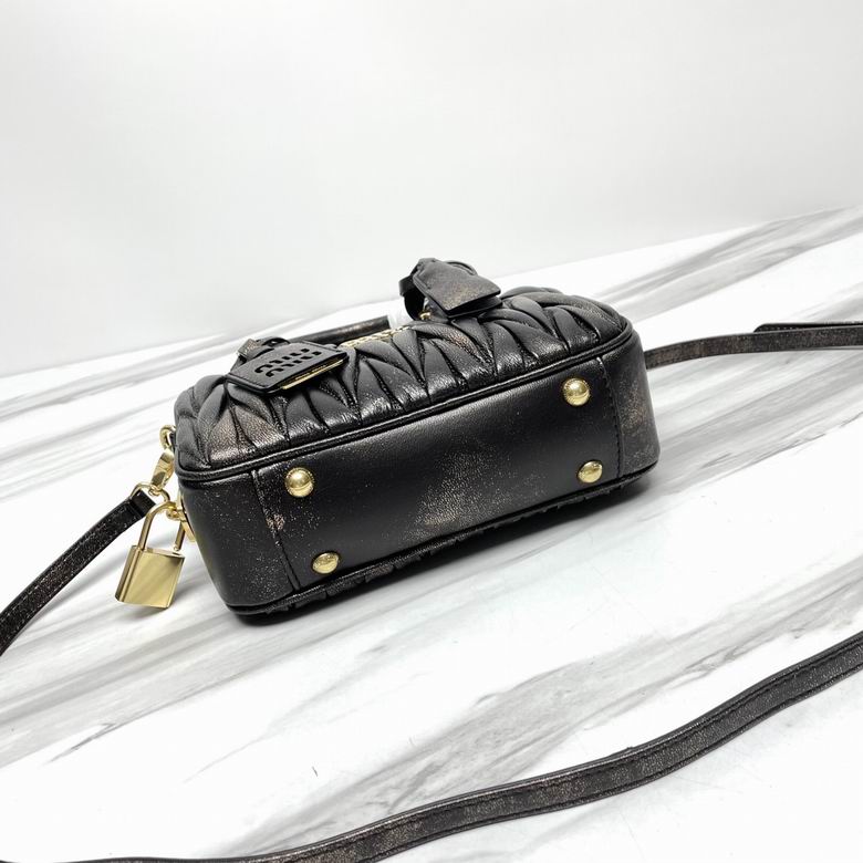 5BB123 19X13X6cm H 7