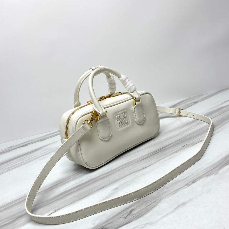 5BB142 22X10.5X7.5cm H 3色 21