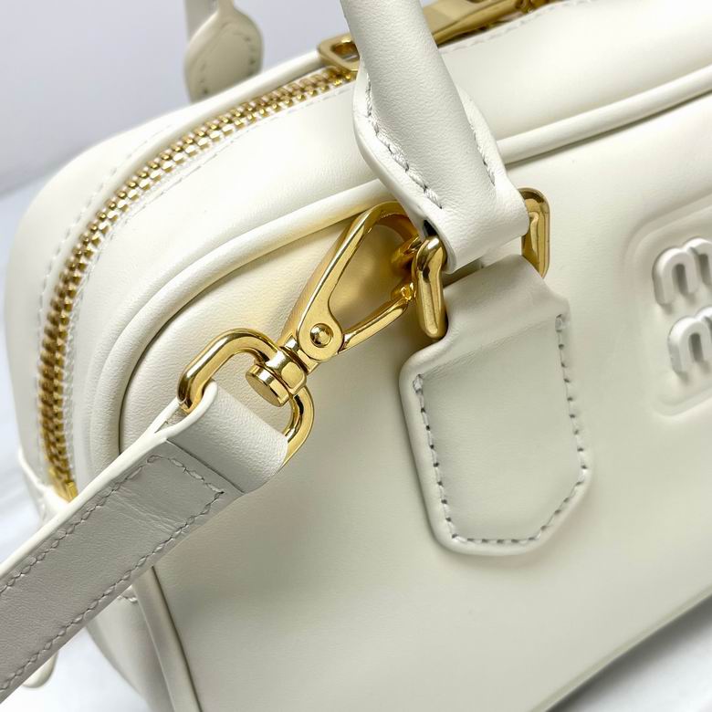 5BB142 22X10.5X7.5cm H 3色 24