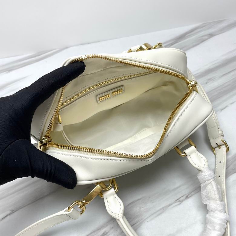 5BB142 22X10.5X7.5cm H 3色 27