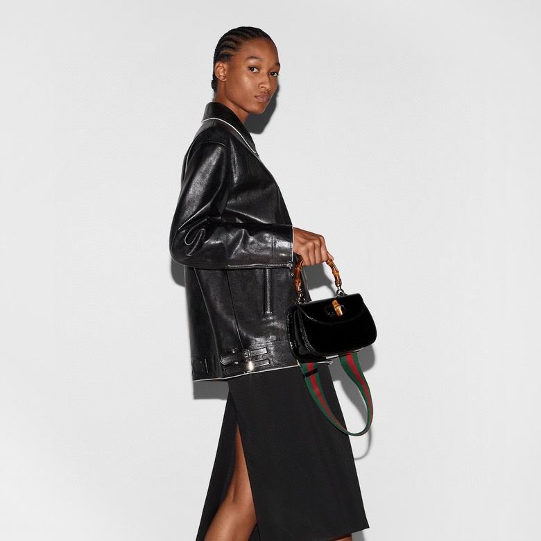 675797 15X21X7cm MP 4