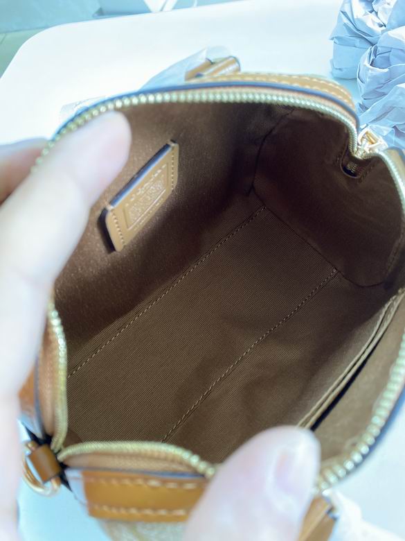 C0963 CR243 16.5X11X9cm JH 7