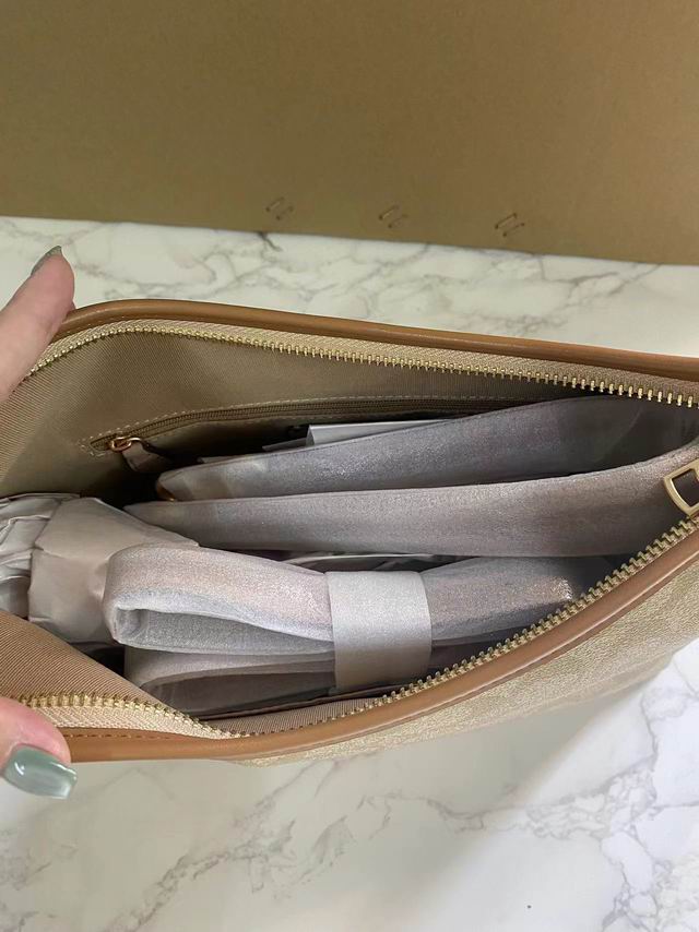 CR149 28X18X11cm AZ 7