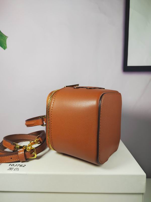 Celine 10J762 9.5x8x9cm zy1_ (5)