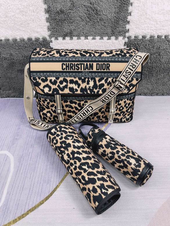 Dior 42x32x15cm CX1 (1)