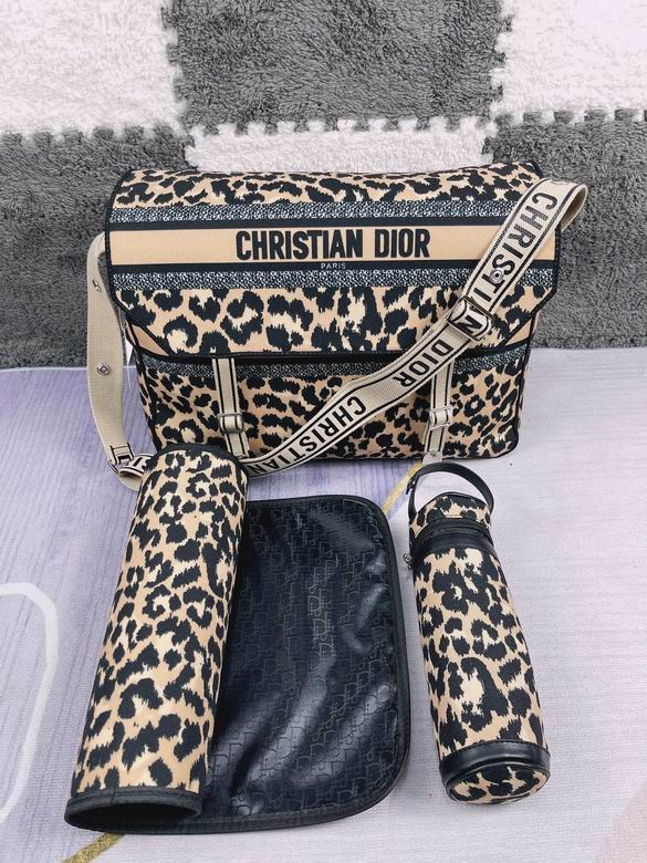 Dior 42x32x15cm CX1 (2)