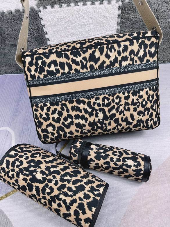 Dior 42x32x15cm CX1 (4)