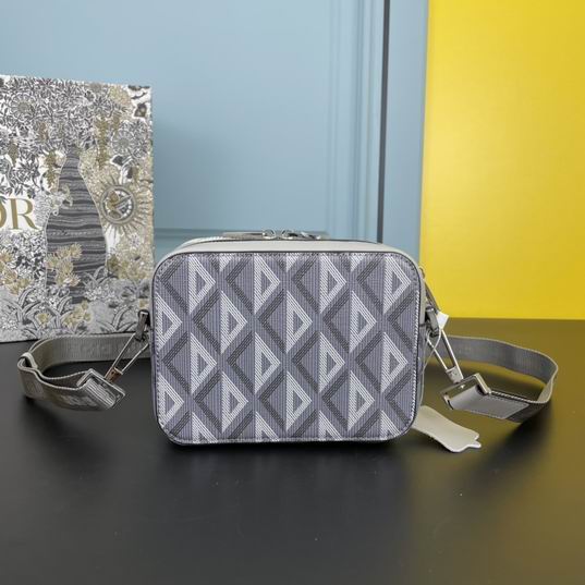 Dior 7017 17x12.5x5cm ww (2)