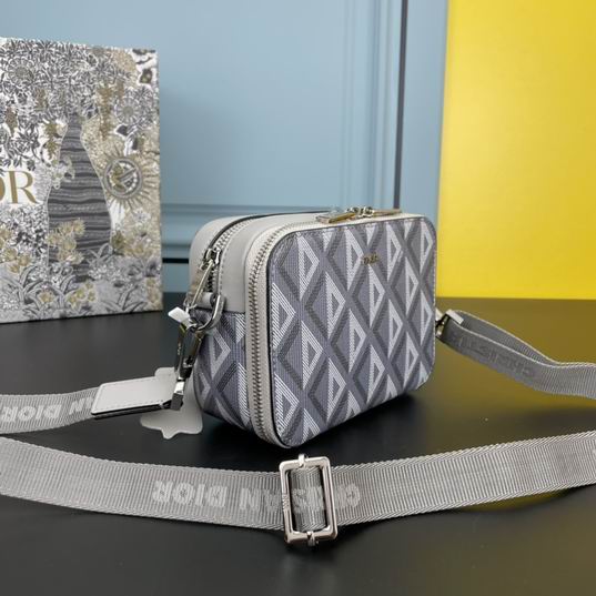 Dior 7017 17x12.5x5cm ww (3)