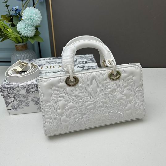 Dior Lady D-JoyM0540 26x13.5x5cm ww (2)