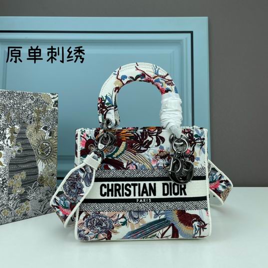 Dior Lady M8002 24x20x11cm ww (1)