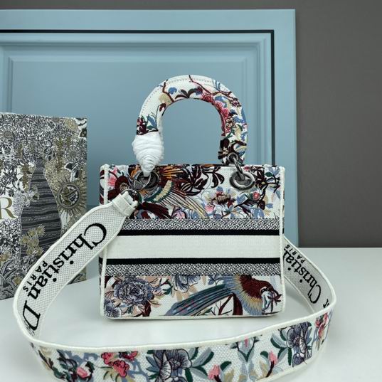 Dior Lady M8002 24x20x11cm ww (2)