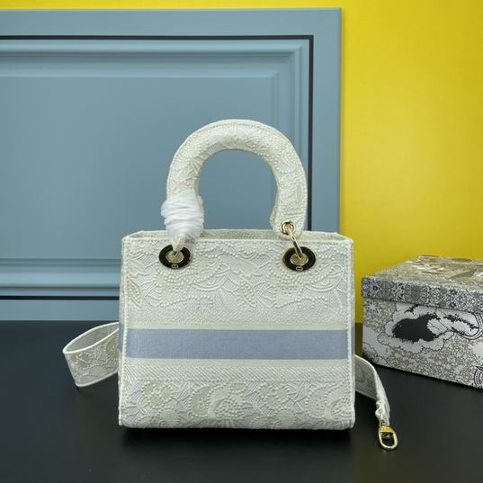 Dior Lady M8002 24x20x11cm ww (3)
