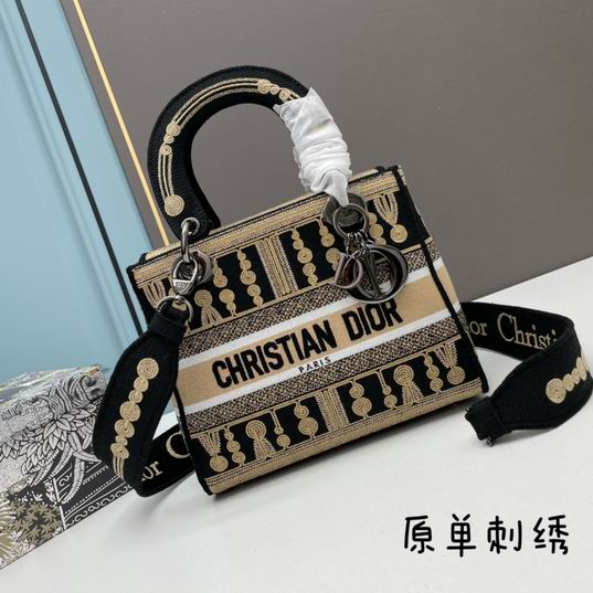 Dior Lady M8002 24x20x11cm ww1 (1)