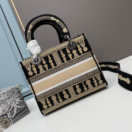 Dior Lady M8002 24x20x11cm ww1 (2)