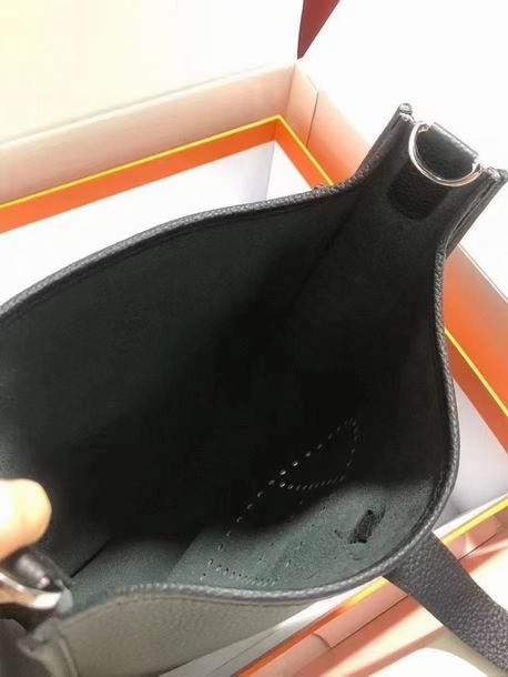 Evelyne 28x30x9cm am 02 (32)