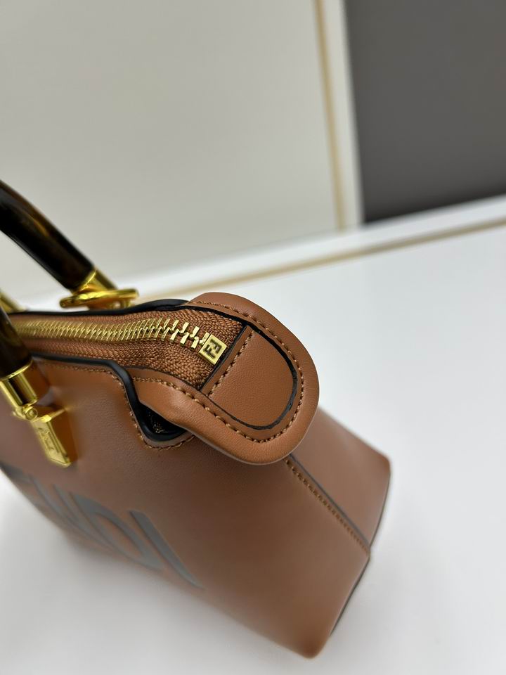 Fendi 17x18x8cm jj3_5