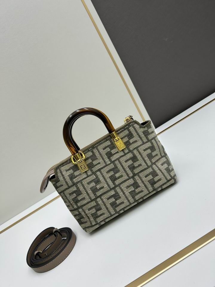 Fendi 17x18x8cm jj6_4